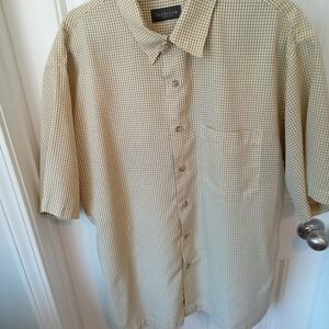 Van Heusen Size L Cream and Green Gingham Short Sleeve Button Down Collar Shirt